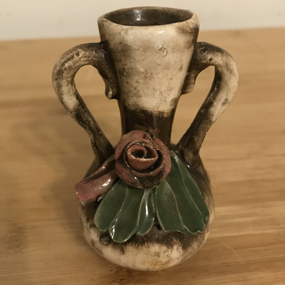 Vintage Nuova Capodimonte, petite made in Italy porcelain vase - A Beauty